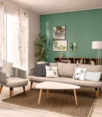 sala com sofá, parede verde e quadros